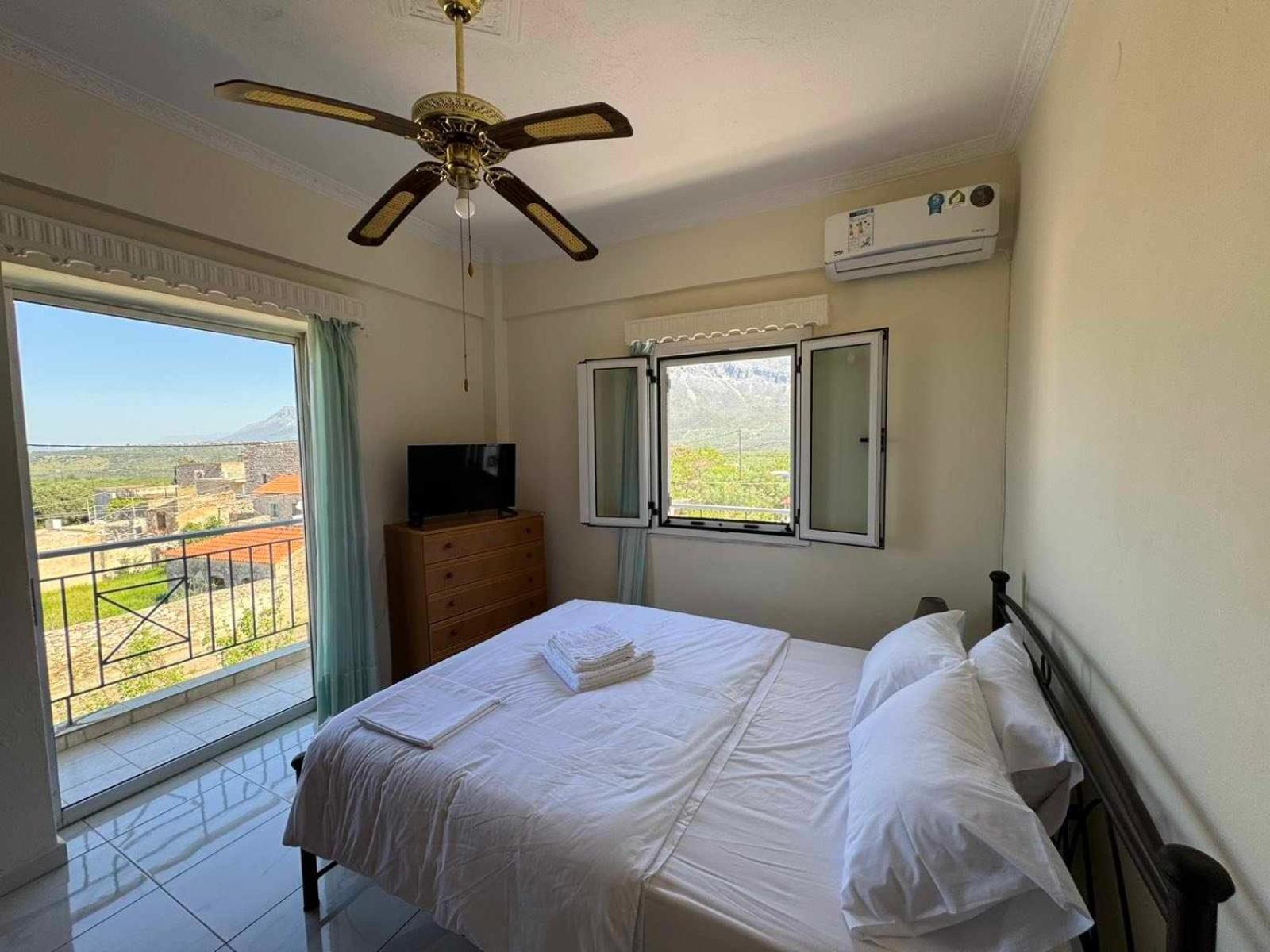 Santis Apartment Areopoli Ngoại thất bức ảnh
